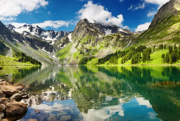 Lac de montagne incroyable Photos De Stock Libres De Droits