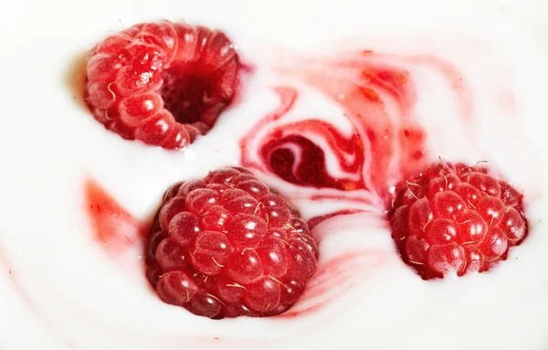 Raspberry and cream — Stock Photo, Image