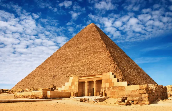 Egyptian pyramid — Stock Photo, Image