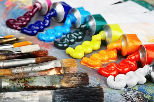 Oil paint and brushes — Stock Photo, Image