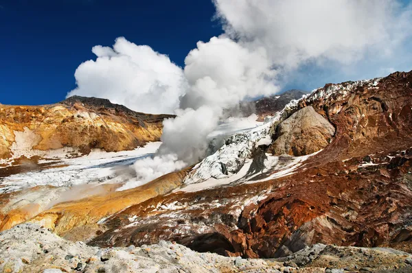 Actieve vulkanische krater — Stockfoto