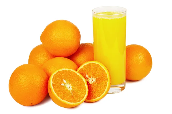 Vaso de zumo y naranjas —  Fotos de Stock
