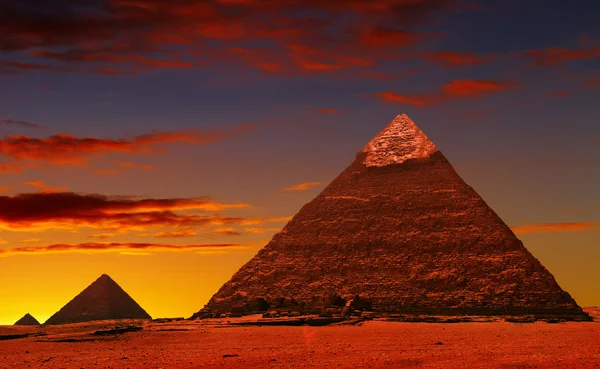 Фантазия пирамид — стоковое фото