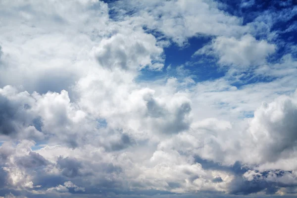 Hemel bedekt met wolken — Stockfoto