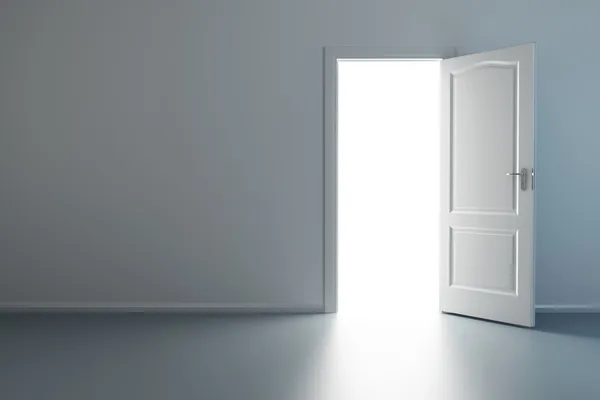Quarto novo vazio com porta aberta — Fotografia de Stock
