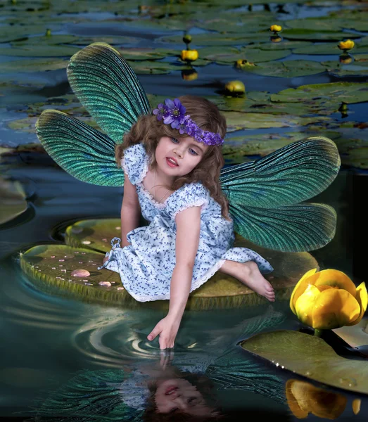Elfo ragazza con le ali — Foto Stock