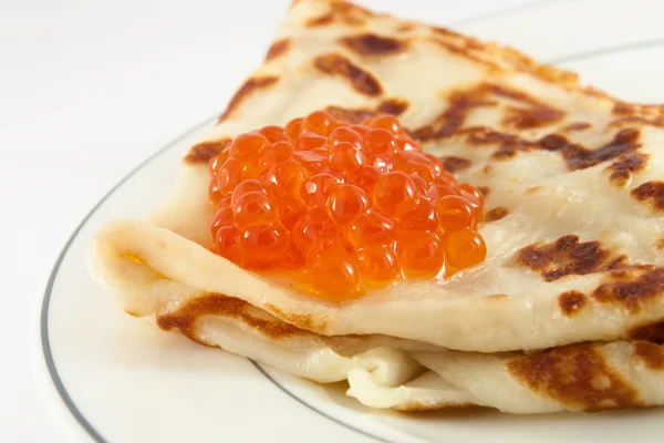 Ruská pancake s červeným kaviárem Royalty Free Stock Obrázky