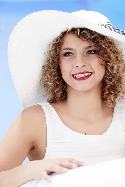 Szexi nő rajta fehér kalapot — Stock Fotó