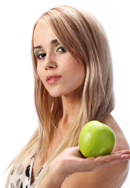 Молодая счастливая улыбающаяся женщина с яблоком, — стоковое фото