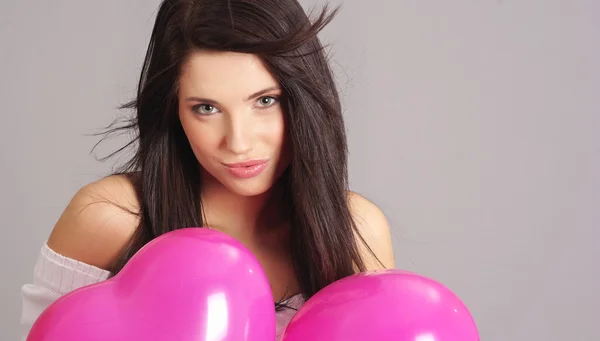 Menina bonita com balões rosa — Fotografia de Stock