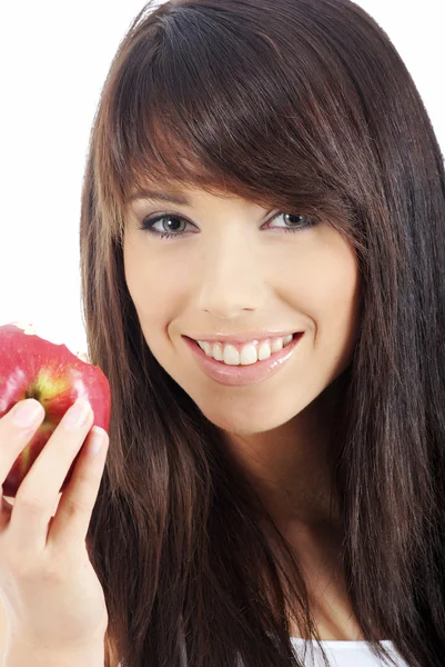 赤いりんごを食べる女性. — ストック写真