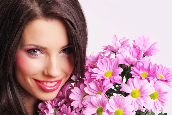 女人脸用鲜花 — 图库照片