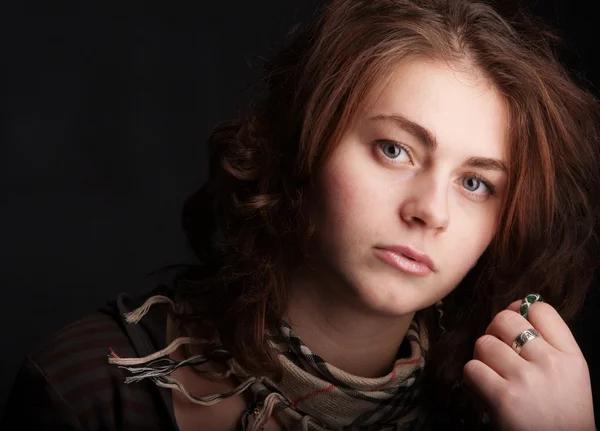 Porträtt av ung sorgsen flicka — Stockfoto