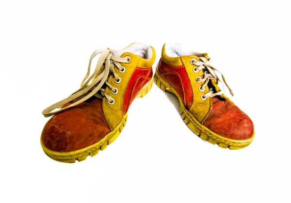 Красные грязные туфли — стоковое фото