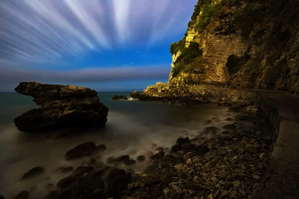 Nacht landschap met de zee — Stockfoto