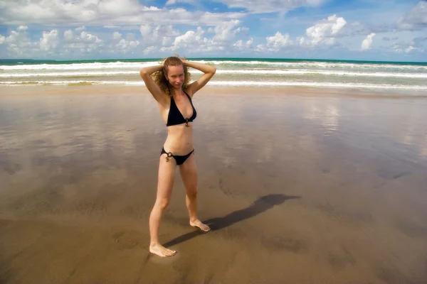 Gadis di pantai — Stok Foto
