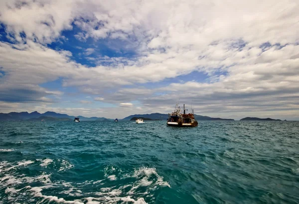 Barcos en el mar. — Foto de Stock