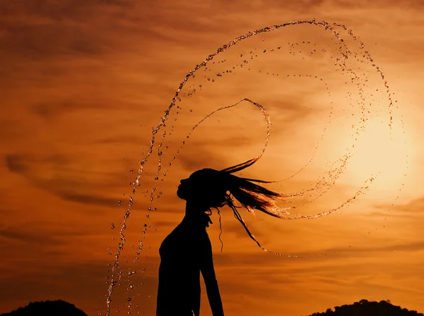 日没の滴で踊る — ストック写真