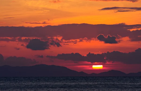 Güzel kırmızı günbatımı — Stok fotoğraf