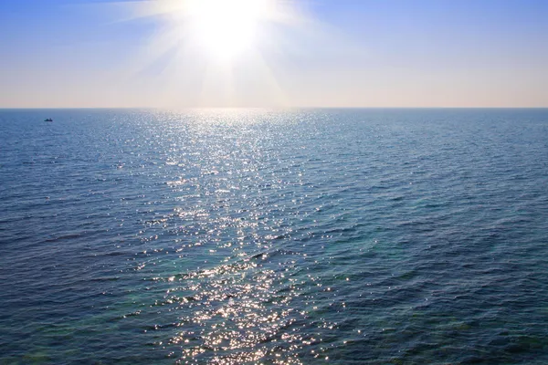 Zee en hemel met zon — Stockfoto