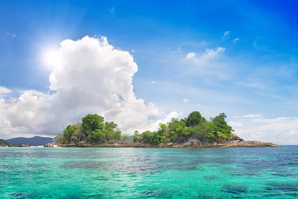 Island in beautiful tropical sea — Stock Photo, Image