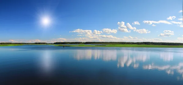 Güzel göl — Stok fotoğraf