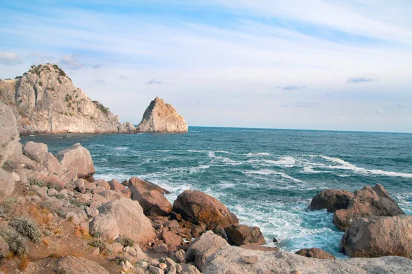 Скеля та море — стокове фото