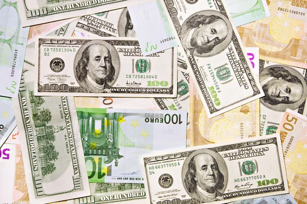 Банкноты в долларах США и евро Стоковое Изображение