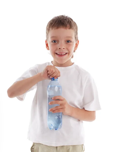 Menino com água de garrafa — Fotografia de Stock