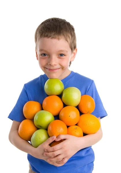 Chlapec s jablka a pomeranče — Stock fotografie