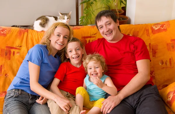 Krásné štěstí rodina — Stock fotografie
