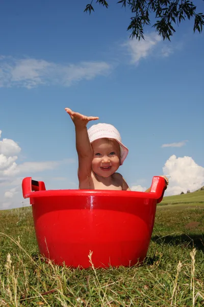Yemlik içinde mutluluk bebek — Stok fotoğraf