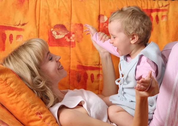 Cheerful mum plays with a daughter — Stock Photo, Image