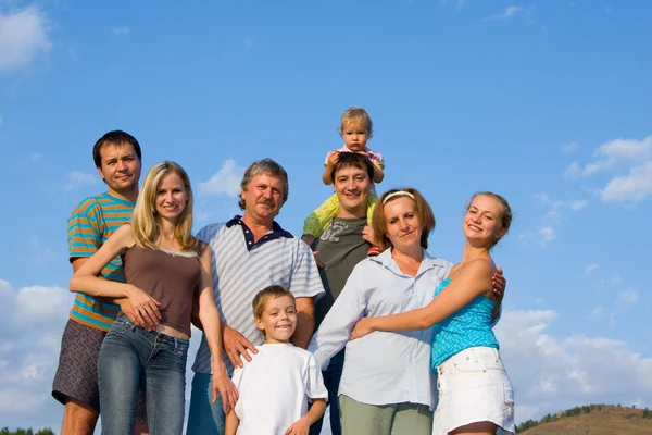 Glückliche große Familie — Stockfoto