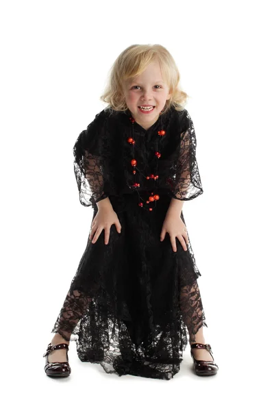 Маленькая девочка в костюме ведьмы — стоковое фото