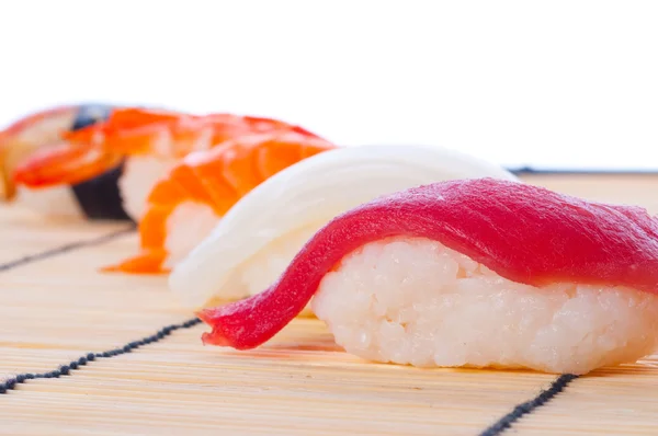 Assortiment de sushis japonais — Photo