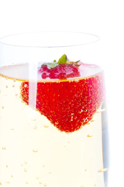 Fresa con champán . — Foto de Stock