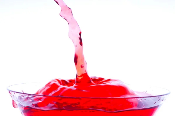 Wein in ein Glas gegossen. — Stockfoto