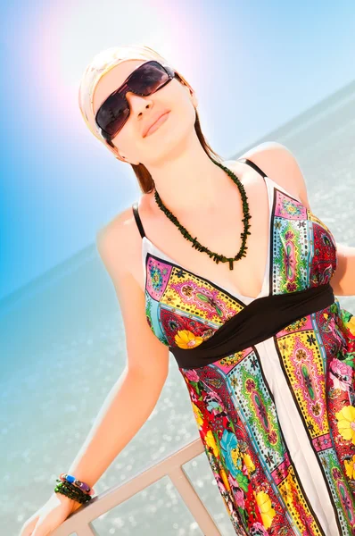 여름에 아름 다운 여자 — 스톡 사진