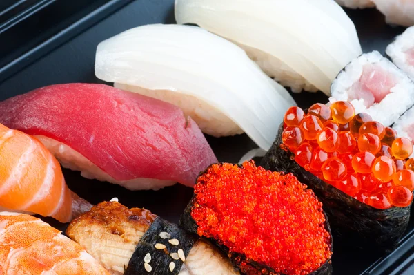 Sortiment av japansk sushi Royaltyfria Stockfoton