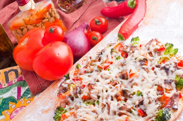Pizza de queso y tomate — Foto de Stock