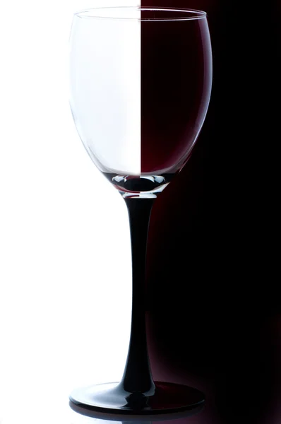 Czerwone wino na szkle / na białym tle — Zdjęcie stockowe