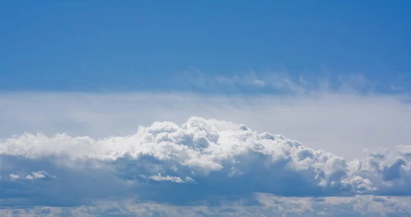 Zavřete lesklý mraky — Stock fotografie