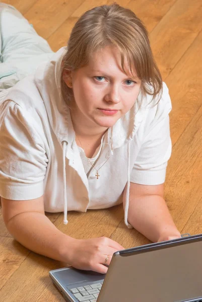 The girl with the laptop — Stock Photo, Image
