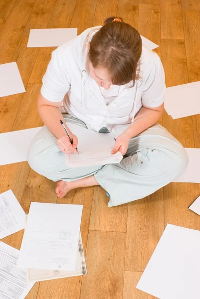 stock image The woman works with documents