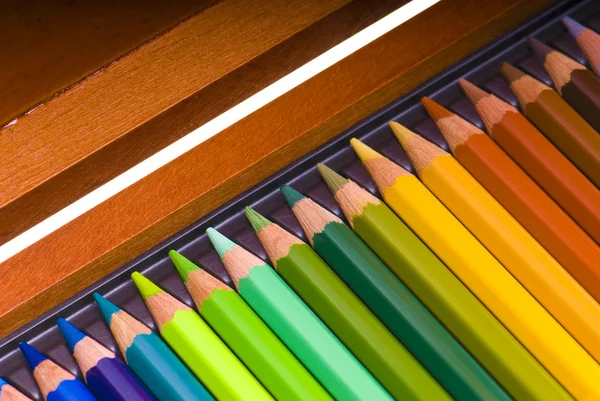 Barevné tužky v krabici — Stock fotografie