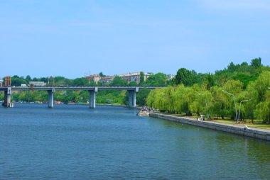 Şehir Köprüsü ve nehir