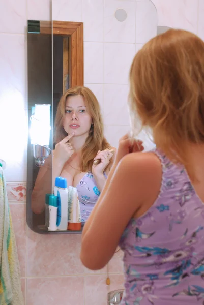 stock image Girl do makeup