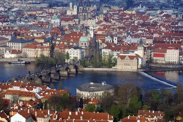 Uitzicht op het historische centrum van Praag — Stockfoto