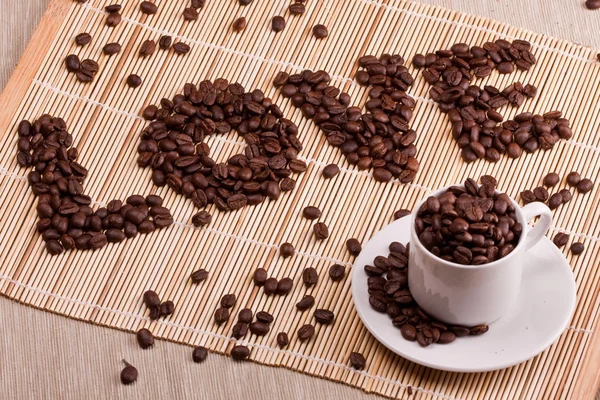 Word love laid out from coffee — Stock Photo, Image